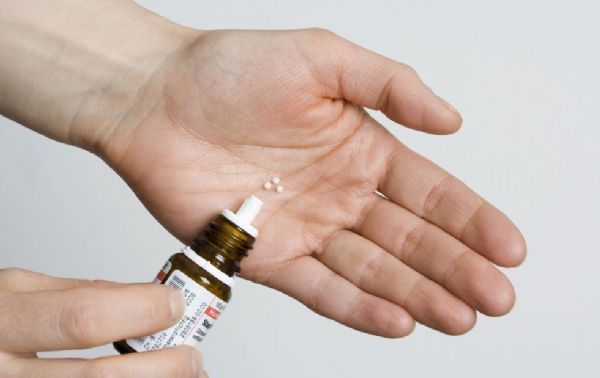 SI LA HOMEOPATÍA NO FUNCIONA, ¿POR QUÉ NO SE PROHÍBE SU VENTA?